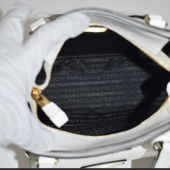 ♥️PRICE DROP l♥️Prada gorgeous bag, brand new - Picture 9 of 12